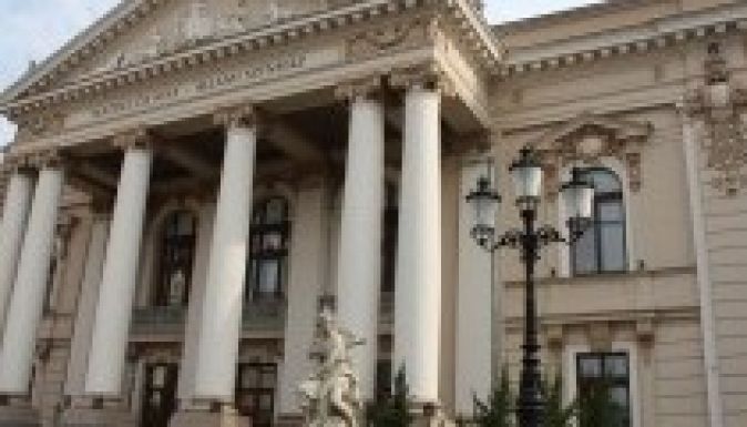 Szobalányokat keres a Szigligeti Színház