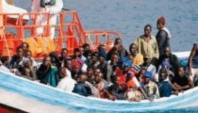 Egy hét alatt 700-nál több menekült veszett a Földközi-tengerbe