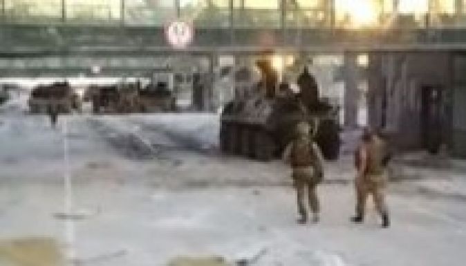 A szakadárok ismét ostromolják a donyecki repülőteret