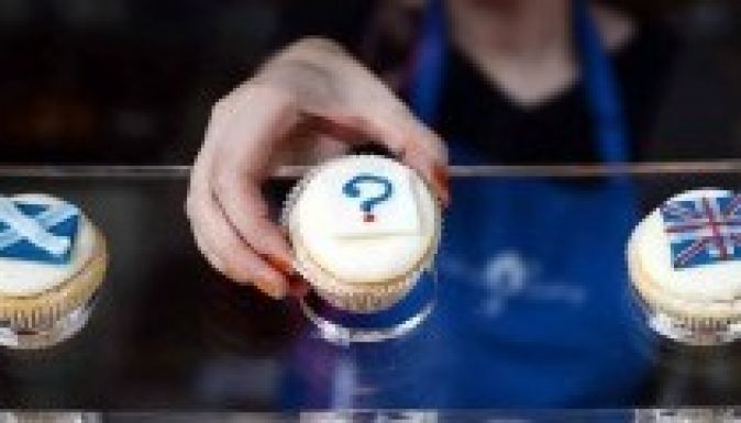 Magasnak ígérkezik a részvételi arány a skót népszavazáson