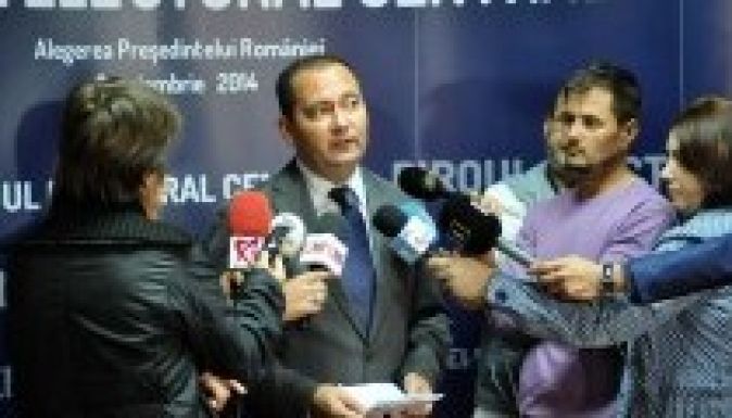 Leadta a támogatói íveket Szilágyi Zsolt, az EMNP elnökjelöltje