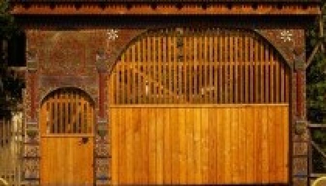 Folytatódik a székely kapuk felújítása Hargita megyében