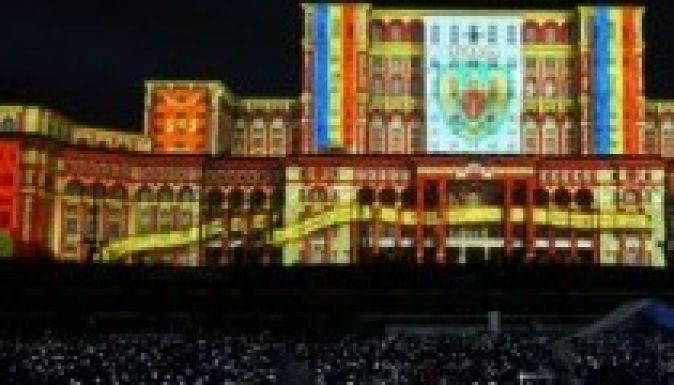 Magyar fénymágusok varázsolták el a Nép Házát (VIDEÓ)