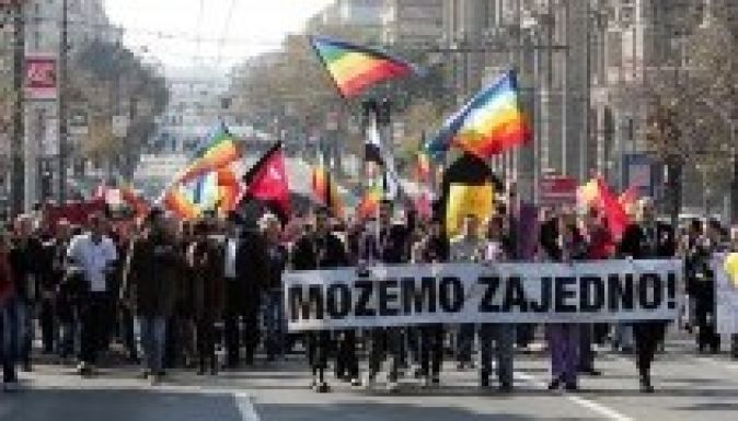 Összefog a szerb egyház a szélsőjobbal a belgrádi melegfelvonulás ellen?