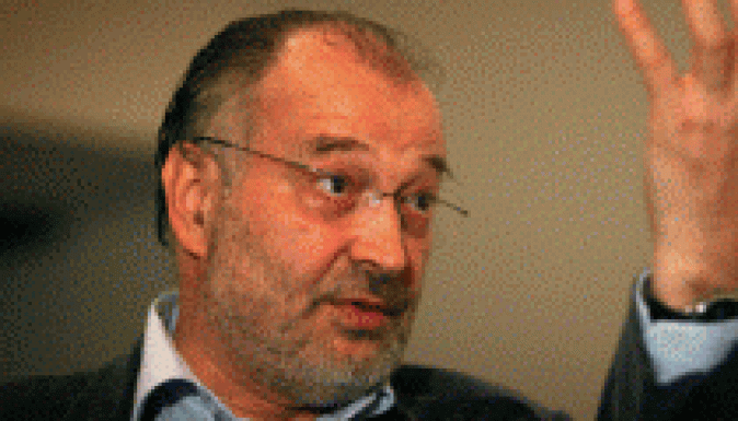 Politikai nyomásgyakorlásra panaszkodik a köztelevízió elnöke