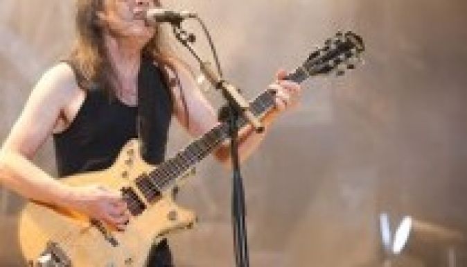 Betegsége miatt kilép az AC/DC-ből Malcolm Young