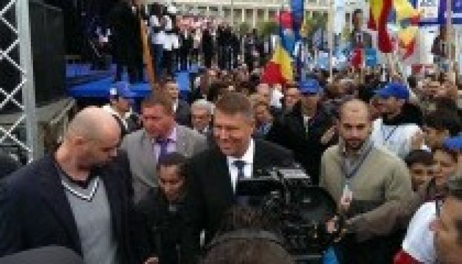 Klaus Johannis megkezdte  a választási kampányát