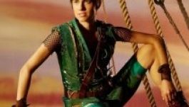 Fiú lett a Csajok egy színésznőjéből