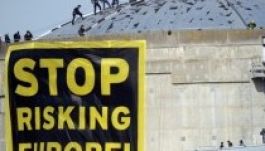 Magyar Greenpeace-aktivistákat tartóztattak le Franciaországban