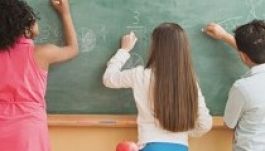 Fegyelmi bizottságokat létesítenének az iskolákban