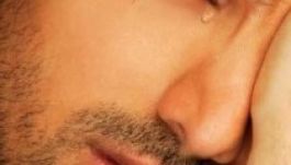 Minél mutatósabb egy férfi, annál gyengébb a spermája