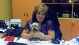 Az egykori szülői házra gyűjtött Péter Tünde