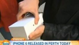 Pórul járt az első ausztráliai iPhone-tulajdonos (VIDEÓ)