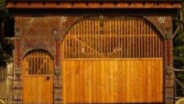 Folytatódik a székely kapuk felújítása Hargita megyében