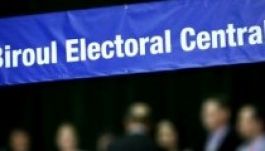 Tizenegy elnökjelölt támogató aláírásait ellenőrzi a BEC