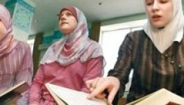 Tiltható az iszlám fejkendő viselése a német egyházi intézményekben