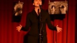 Edith Piaf et Agnes a színházi fesztiválon