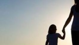 Örökbefogadó szülőknek is járna gyereknevelési szabadság