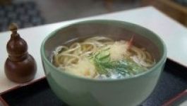 Bizarr performansz: fukushimai leves mint művészeti alkotás