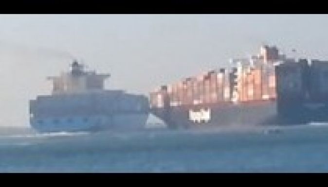 Összeütközött két konténerhajó a Szuezi csatornában (VIDEÓ)