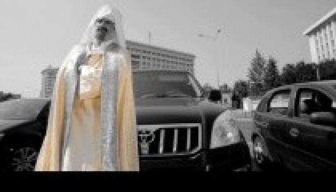 Kiakadt az ortodox egyház egy román popslágeren (VIDEÓ)