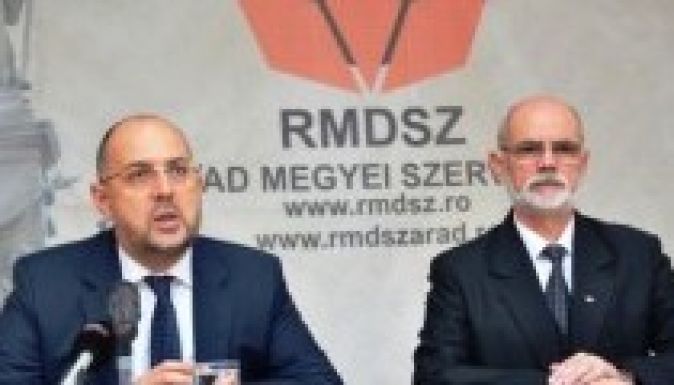 Válaszolni fog az RMDSZ az autonómiatervezetét ért bírálatokra