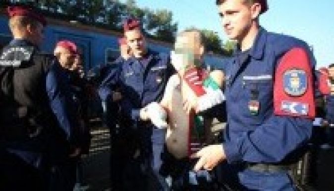 Petárda robbant egy magyar drukker kezében