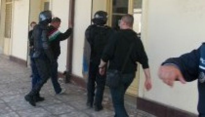 Román-magyar: szurkolókat bírságoltak meg petárdázás miatt