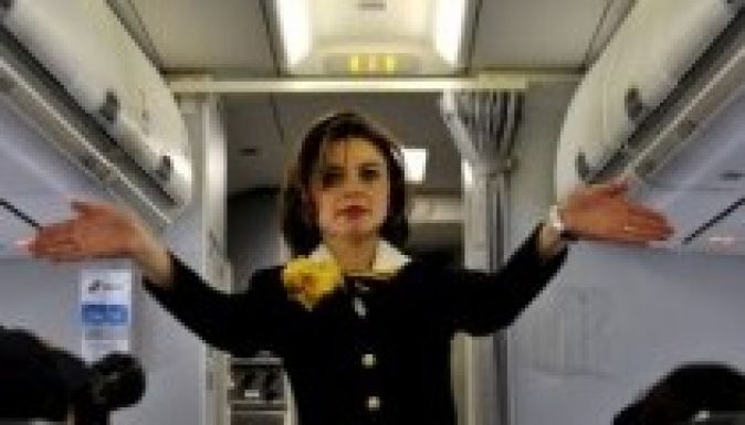 Ismét járatokat törölt a Tarom, sztrájkolnak az utaskísérők