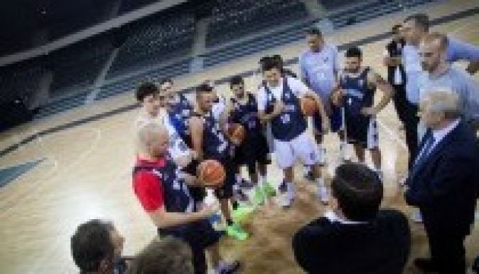 Próbaedzést tartottak a kolozsvári kosarasok az új csarnokban