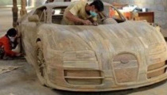 Deszkából tákoltak össze egy Bugattit (VIDEÓ)