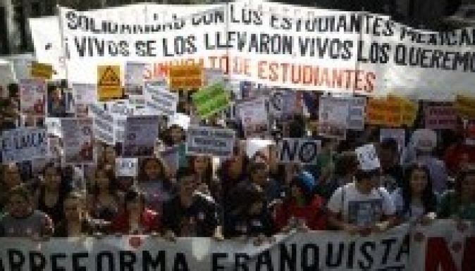 Spanyol diákok tízezrei tüntettek a „közoktatás védelmében”