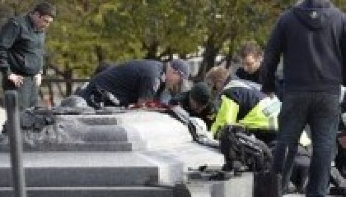 A kanadai lövöldözés egyik elkövetője és egy katona is meghalt