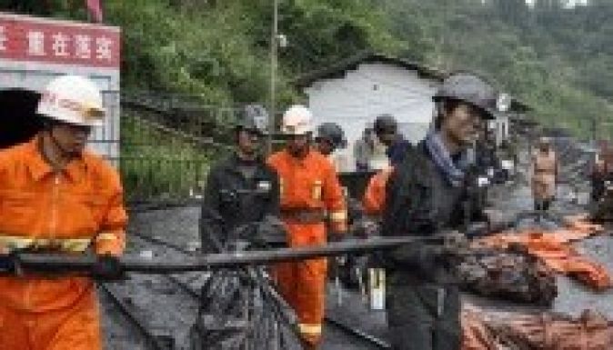 Tizenhat áldozatot követelő bányaszerencsétlenség Kínában
