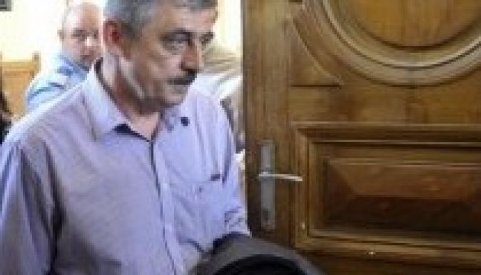 Versben sírják vissza a letartóztatott volt megyei tanácselnököt