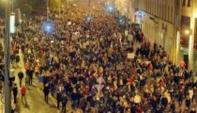 Ismét utcára vonultak az internetadó ellen (ÉLŐ VIDEÓ)