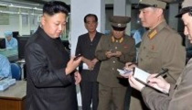 Okostelefonok ezreit próbálta feltörni Észak-Korea