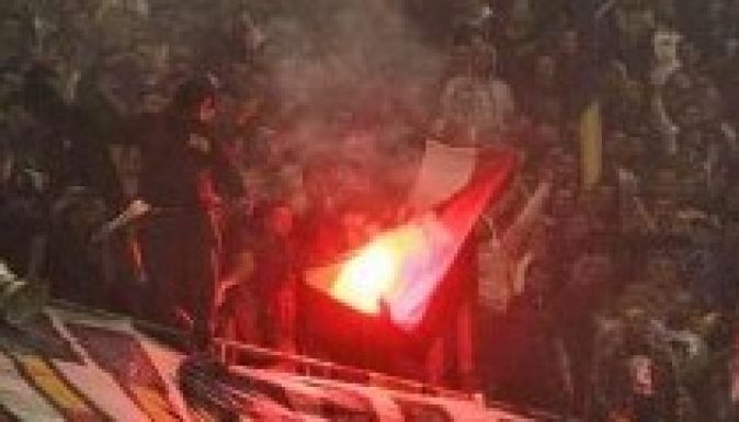 Szektorbezárással és pénzbüntetéssel sújtotta a románokat az UEFA