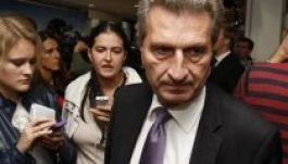 Lehülyézte a meztelenül fotózkodó hírességeket az EU-biztos