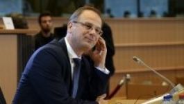 Navracsics és Hill sem győzte meg első nekifutásra az EP-képviselőket