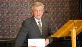 Magyar Nyelvőr díjjal tüntették ki Péntek János professzort