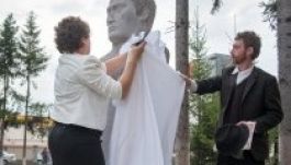 Szobrot avattak Kőrösi Csoma Sándor emlékére