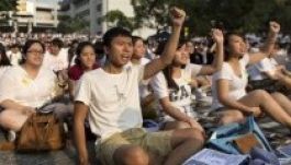 A rendőrök felszólítására várnak a hongkongi tüntetők