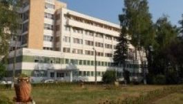 Nem parkolhatnak az autók a sepsiszentgyörgyi kórház területén