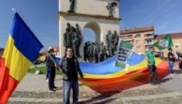 Román ellentüntetők jelentek meg az aradi magyar megemlékezésen