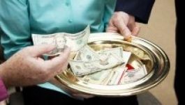 Egyre kevesebbet jótékonykodnak a gazdagok