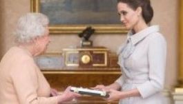 Angelina Jolie-t tüntette ki II. Erzsébet királynő