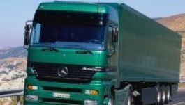 Román kamionos okozott balesetet Magyarországon