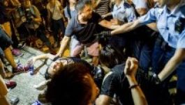 Összecsaptak a rendőrökkel a Hongkongban tüntető diákok