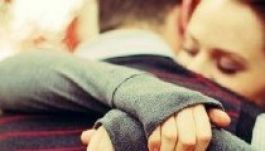 Október 15: ölelésre felkészülni!